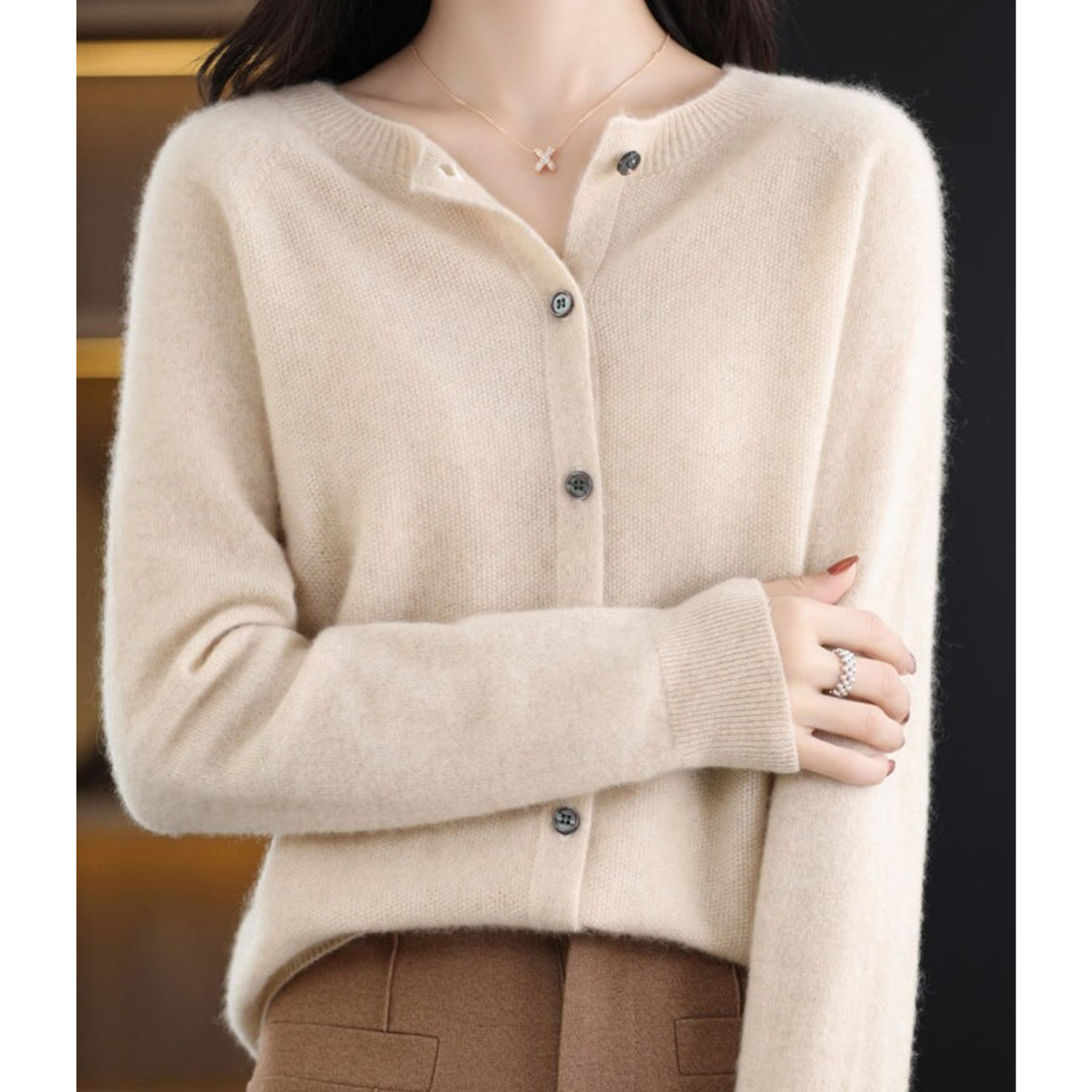 Lang Cashmere Cardigan til Kvinder med Knaplukning