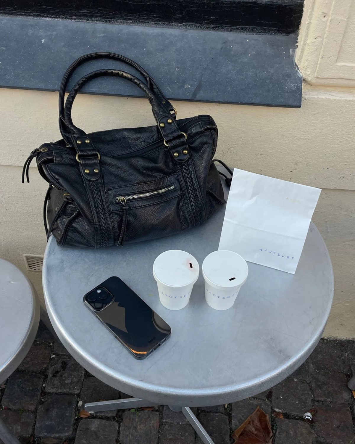 Sac à main vintage pour femmes avec bandoulière et détails métalliques