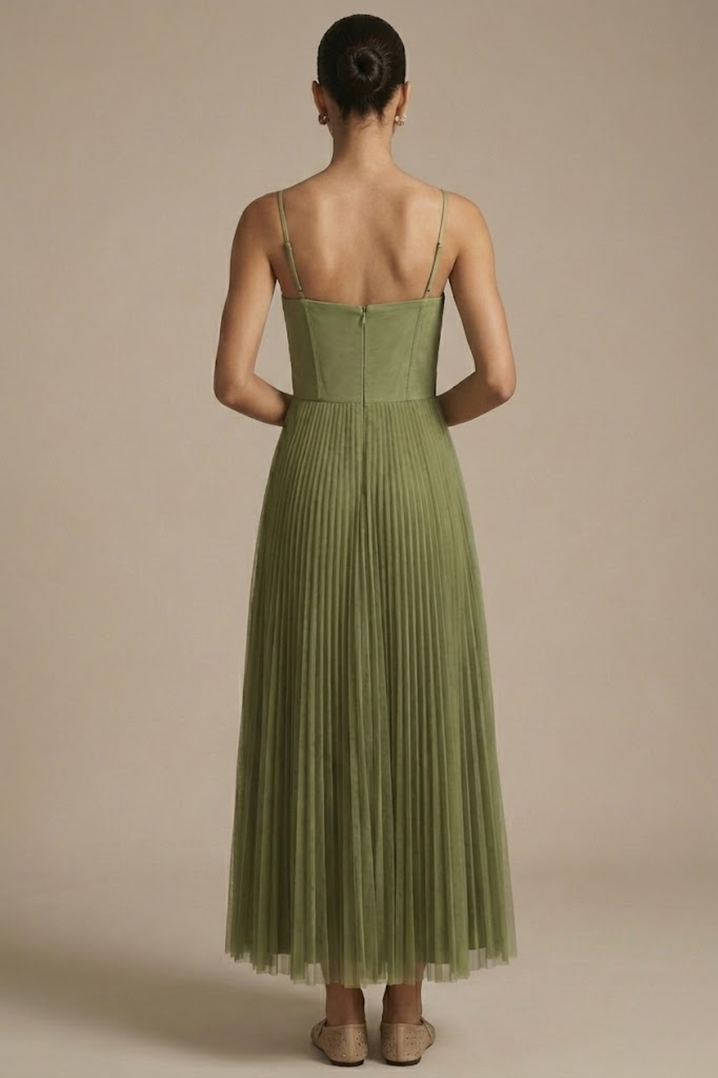 Elegantní zelené plisované midi šaty – na míru šitý živůtek s vlnícím se střihem