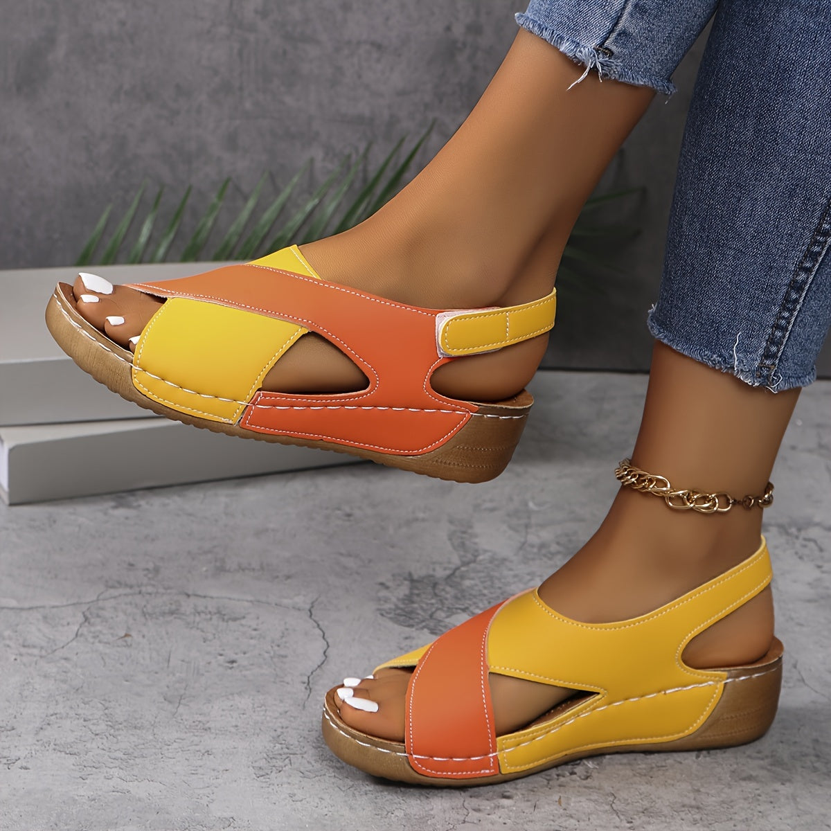 Orthopedic sandals for women with arch support - Comfortable and breathable summer sandals with non-slip sole and adjustable closure