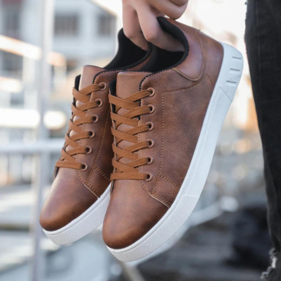 Klassiske herresneakers i læderlook med snørebånd
