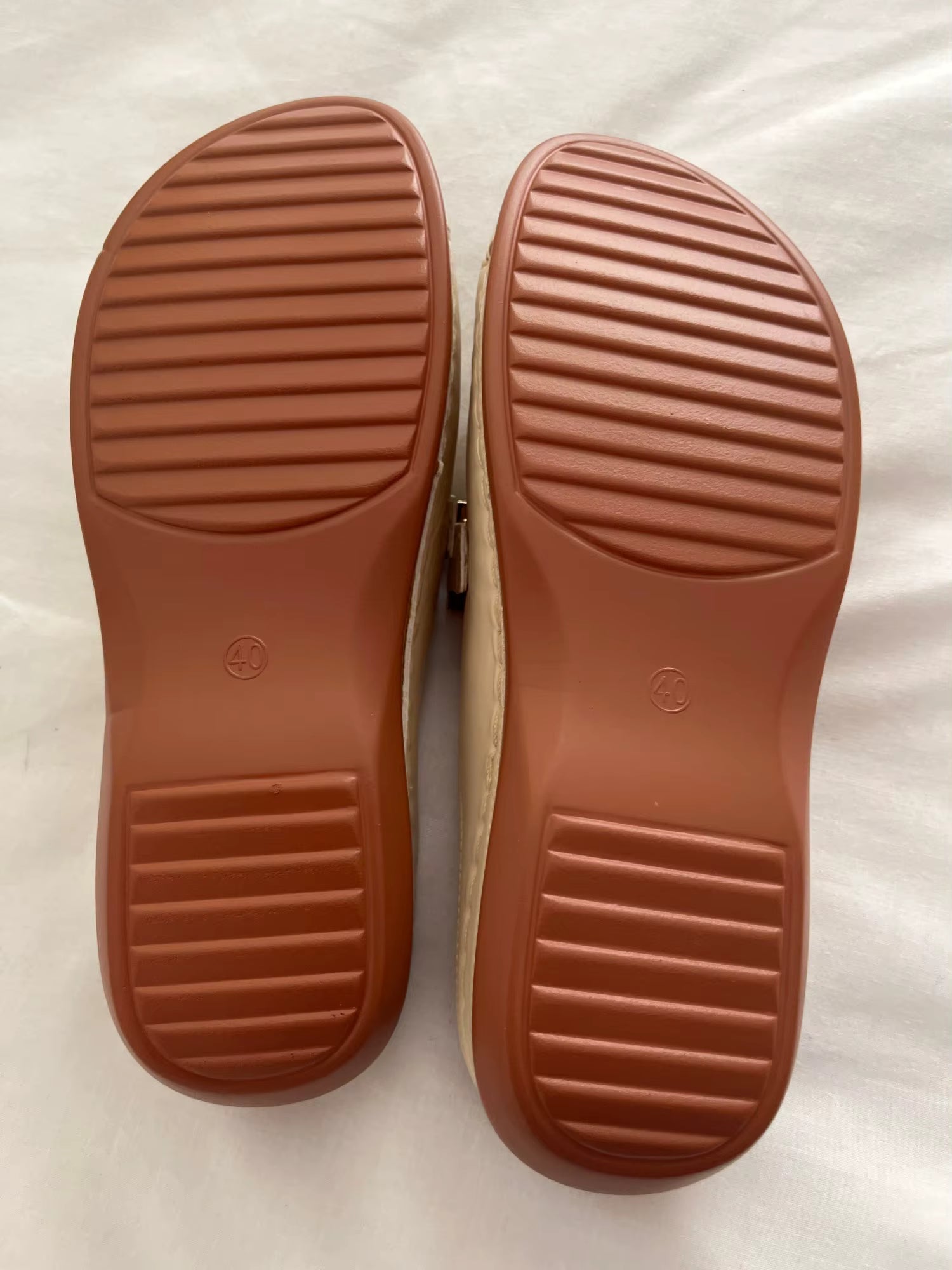 Sandali ortopedici da donna con zeppa | Sandali estivi comodi e di supporto con suola Stability+ e pelle vegana