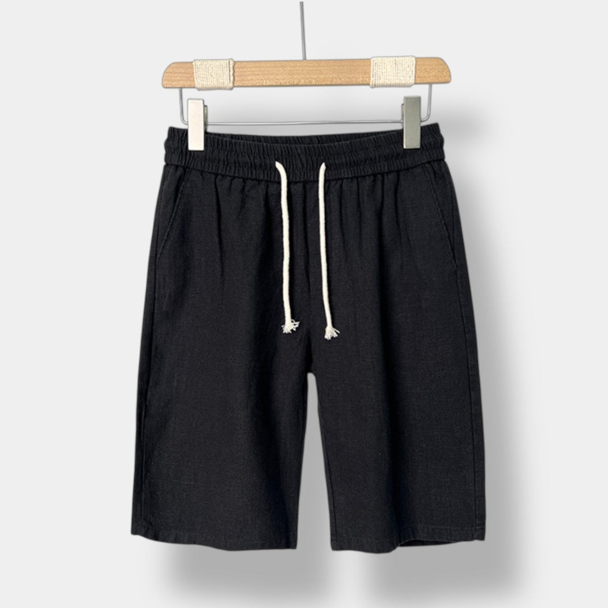 Elegant Men's Relaxed-Fit Shorts with a Mid-Rise Waist and Pockets