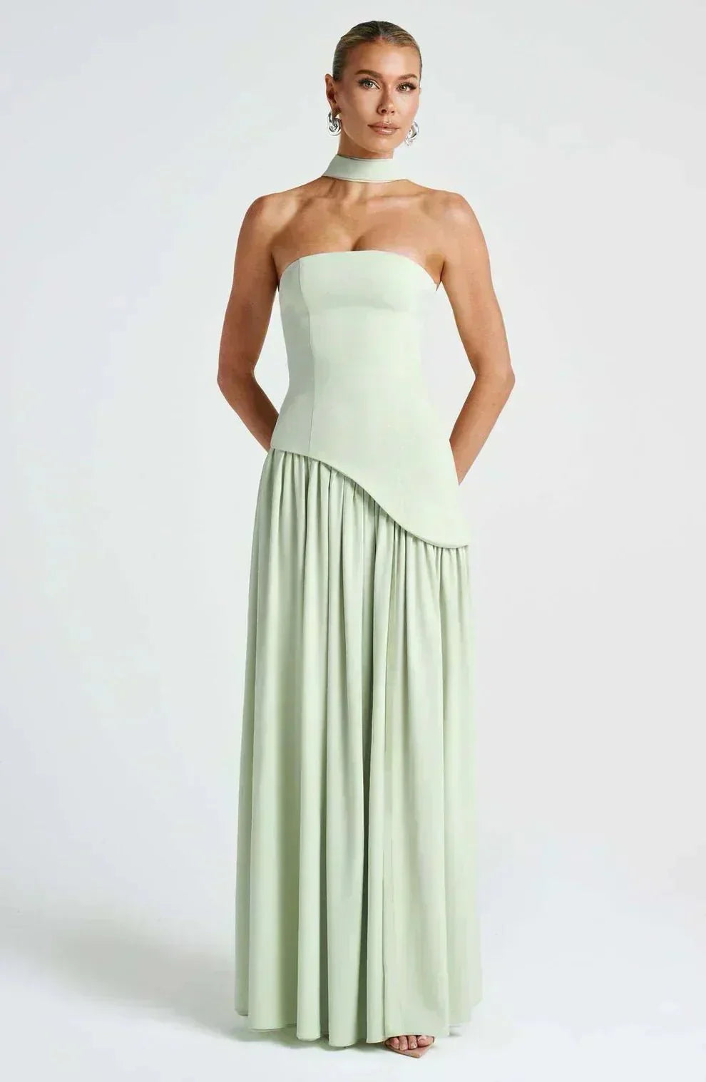 Elegant flowy maxi dress