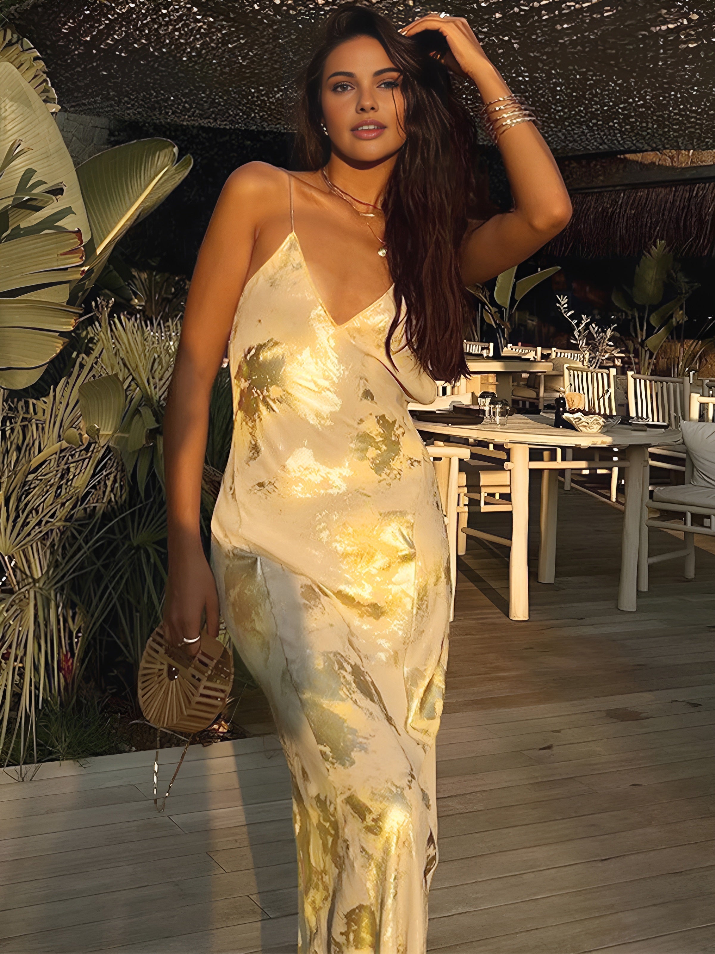 Robe longue avec décolleté en V et imprimé métallique