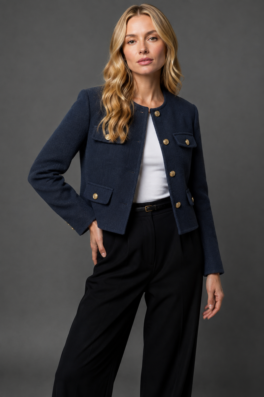 Kort Tweedblazer til Kvinder med Guldfarvede Knapper
