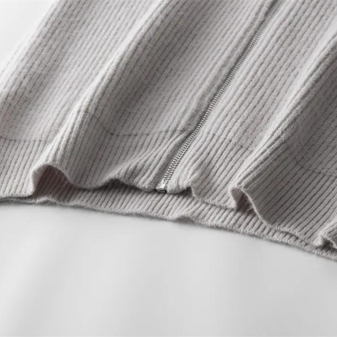 Bellivaro | Full Zip Sweater I Tidløs Elegance Med Standkrave Og Ribdetaljer