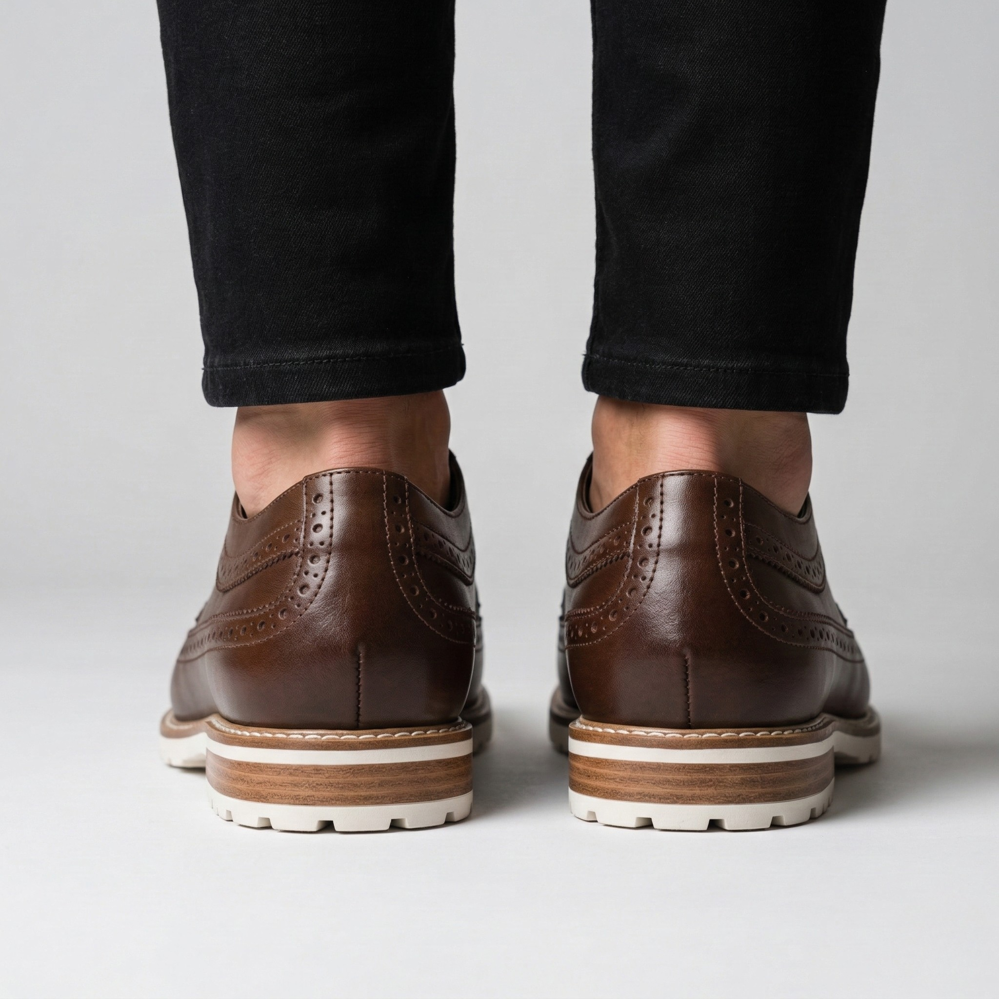 Herre læder brogue sko klassiske snøresko til mænd med dekorative perforeringer