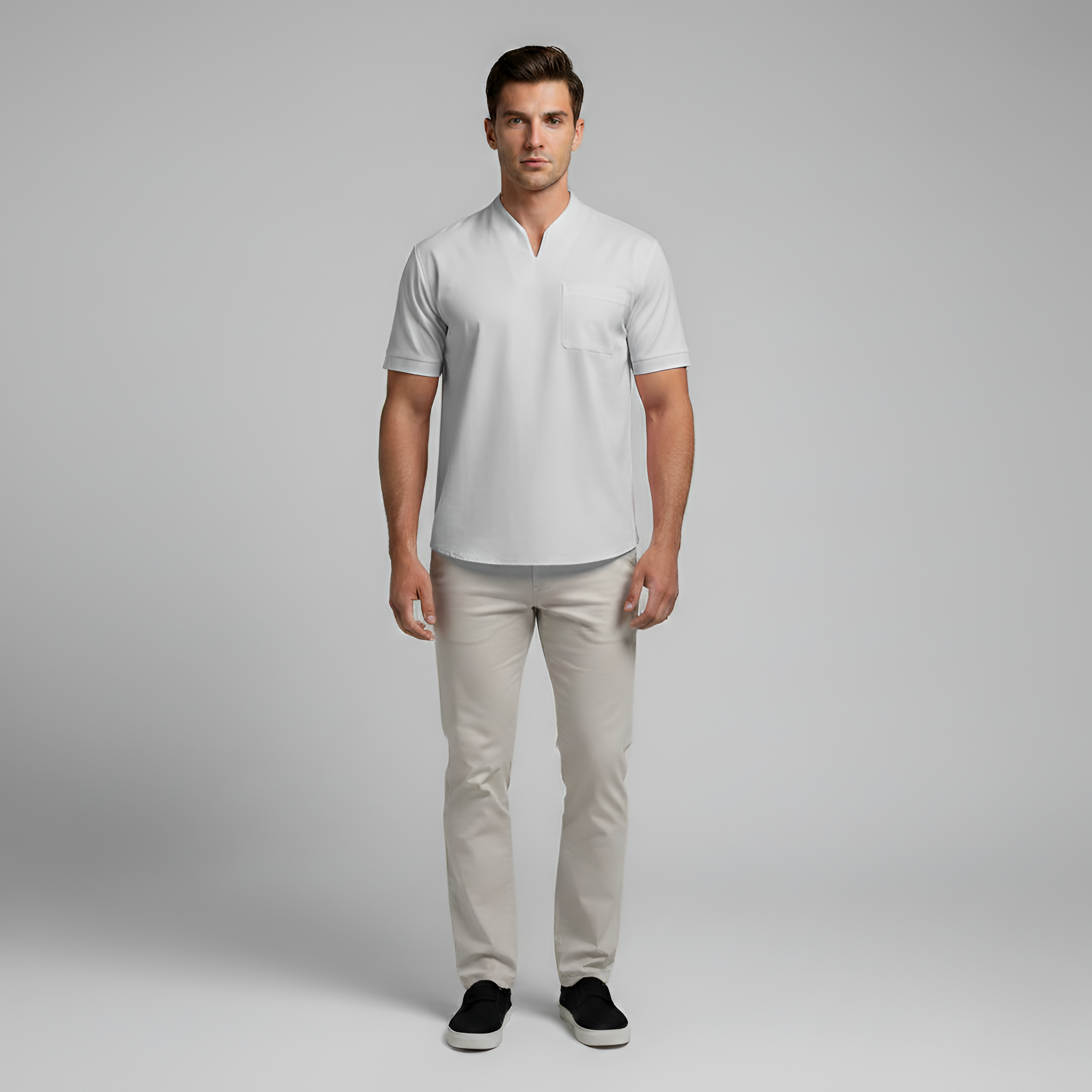 Herre T-shirt i bomuld med V-hals og brystlomme