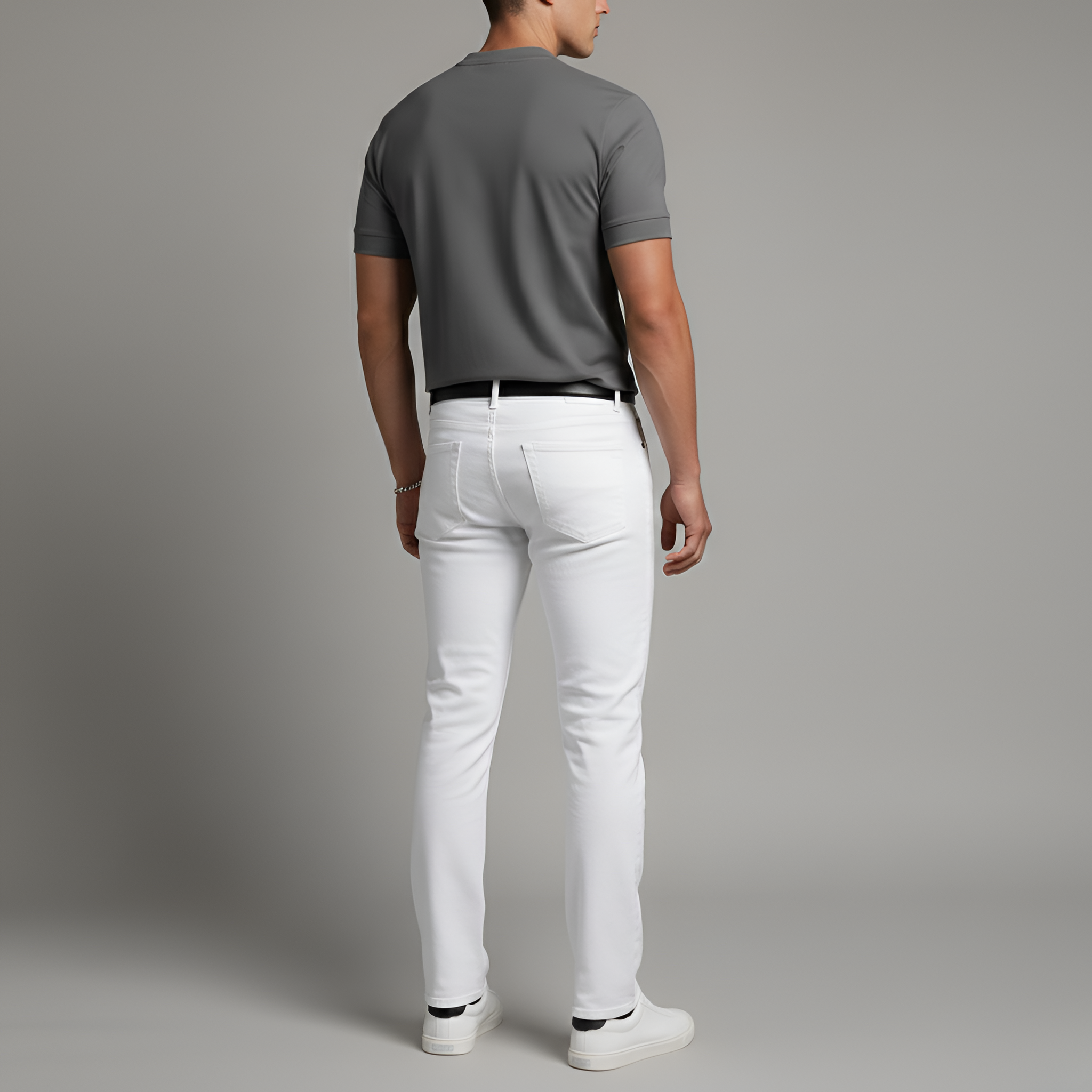 Herre T-shirt i bomuld med V-hals og brystlomme