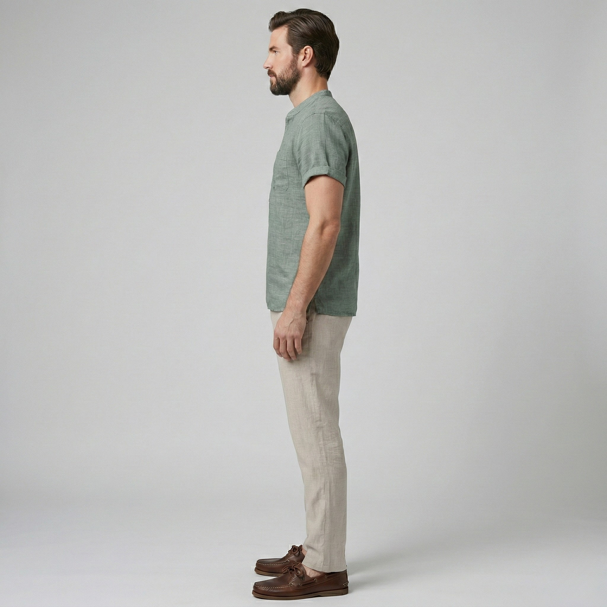 Short-sleeved men's shirt in cotton and linen with button closure and casual fit
