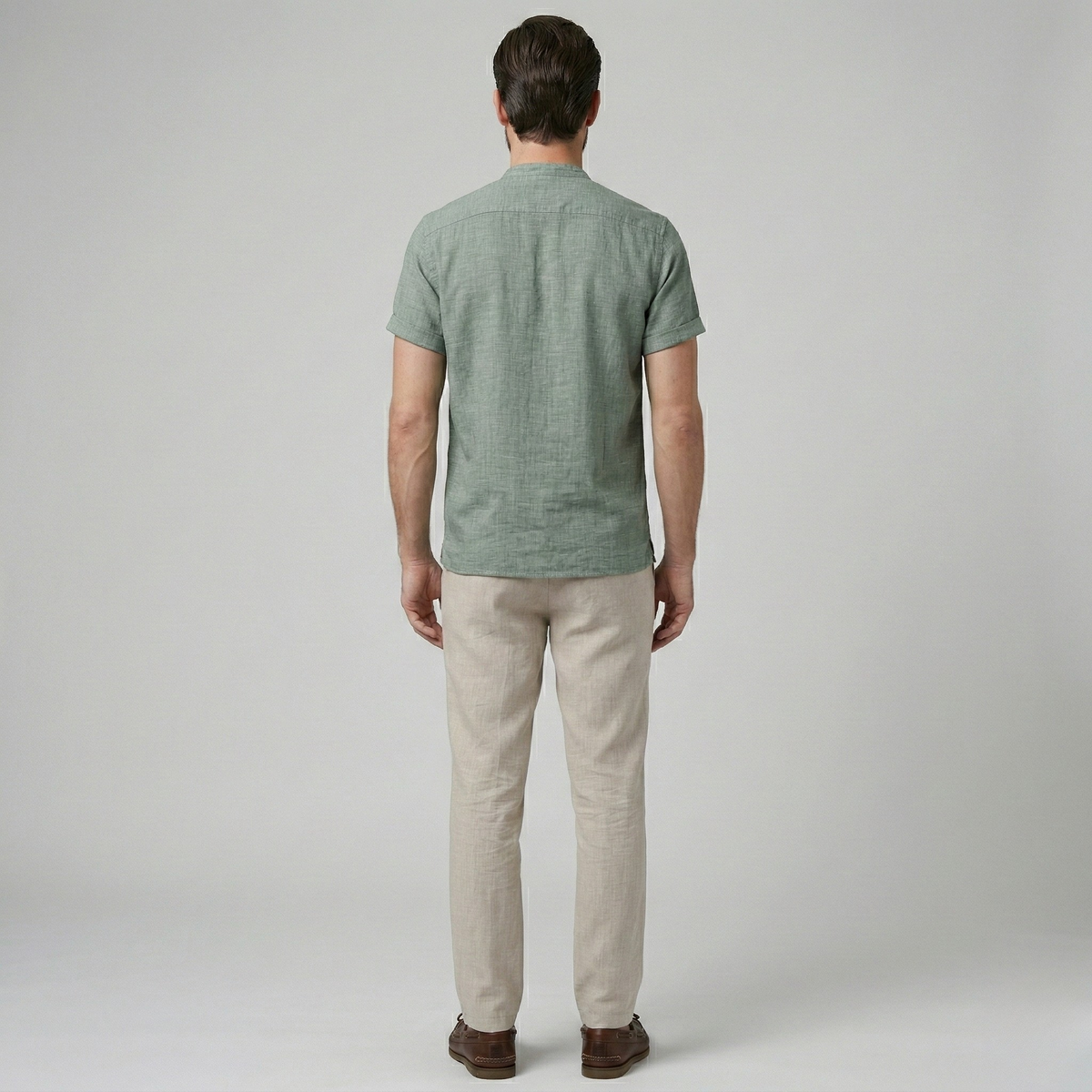 Short-sleeved men's shirt in cotton and linen with button closure and casual fit