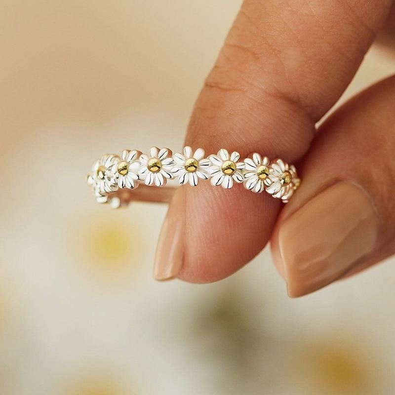 Anillo margarita ajustable de plata