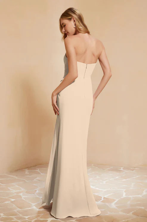 Robe de cérémonie raffinée avec dos ouvert