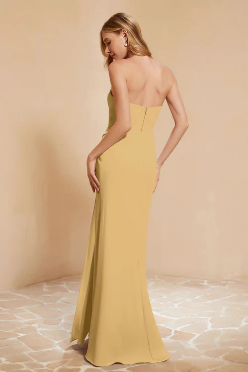 Robe de cérémonie raffinée avec dos ouvert