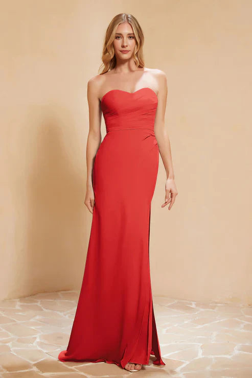 Sofisticado vestido de ceremonia con espalda descubierta