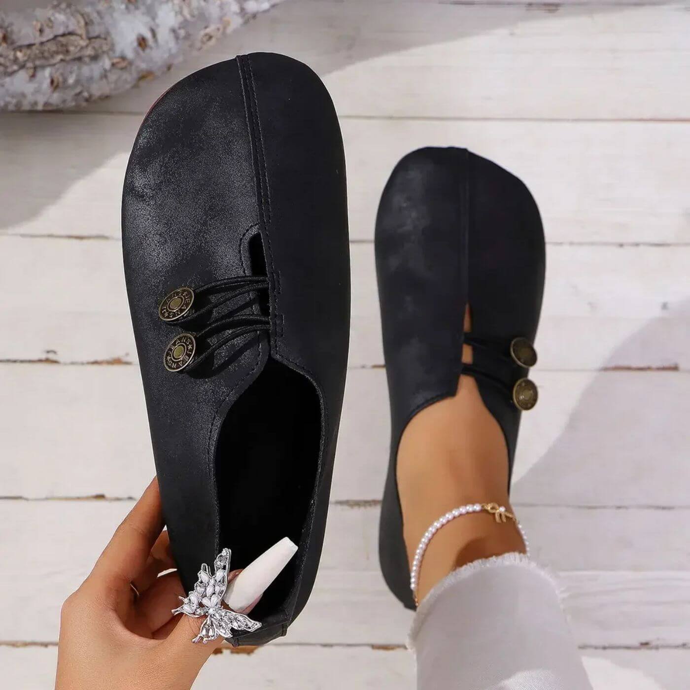 Lightweight orthopedic shoes for women