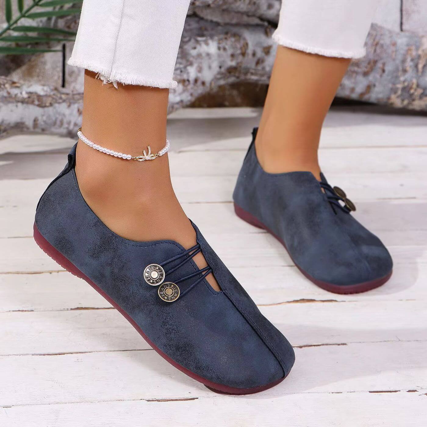 Lightweight orthopedic shoes for women