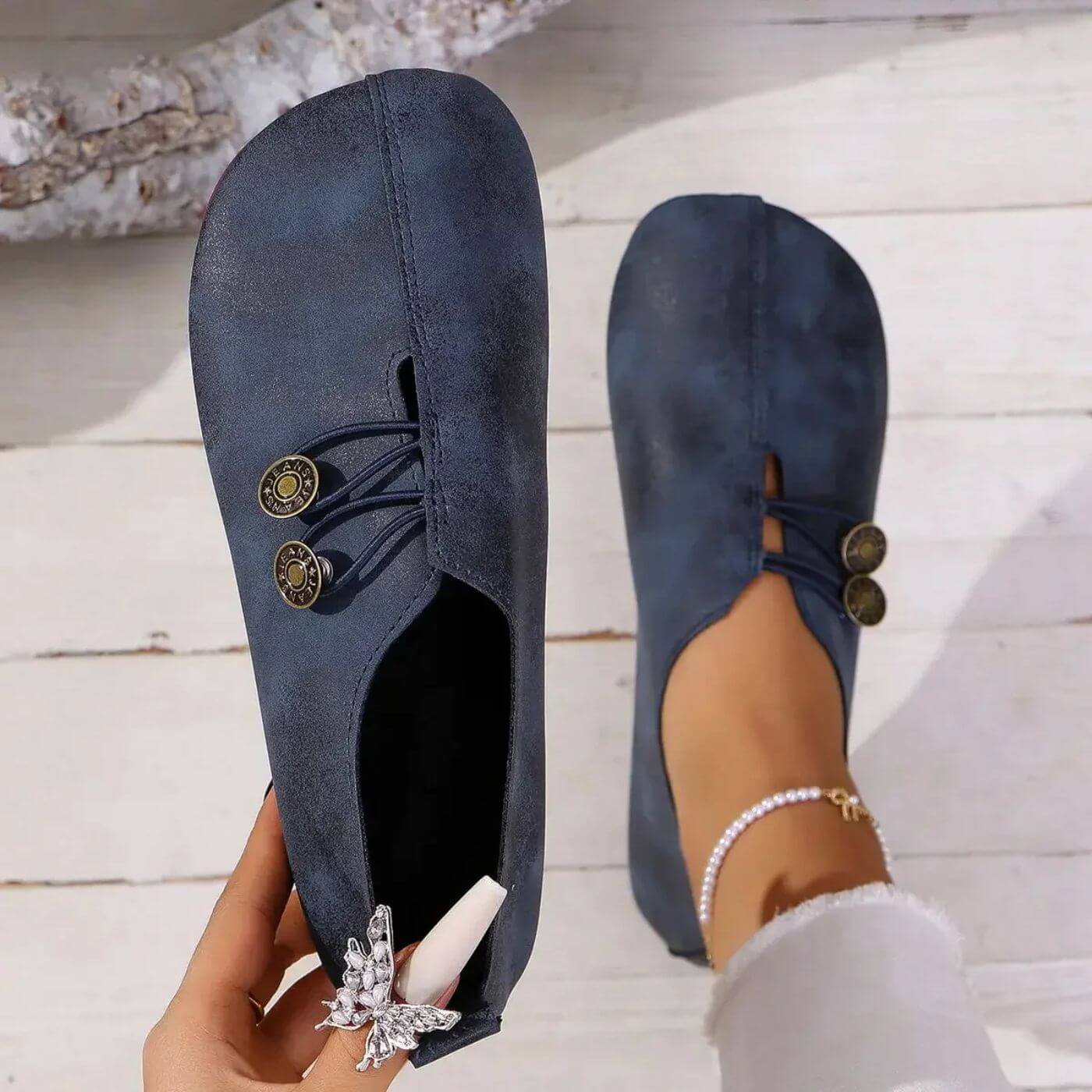 Lightweight orthopedic shoes for women