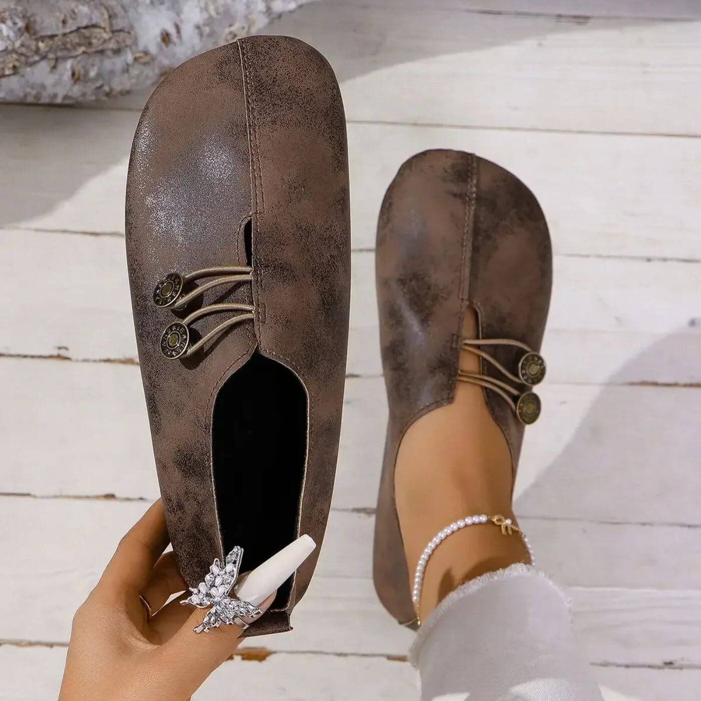 Lightweight orthopedic shoes for women