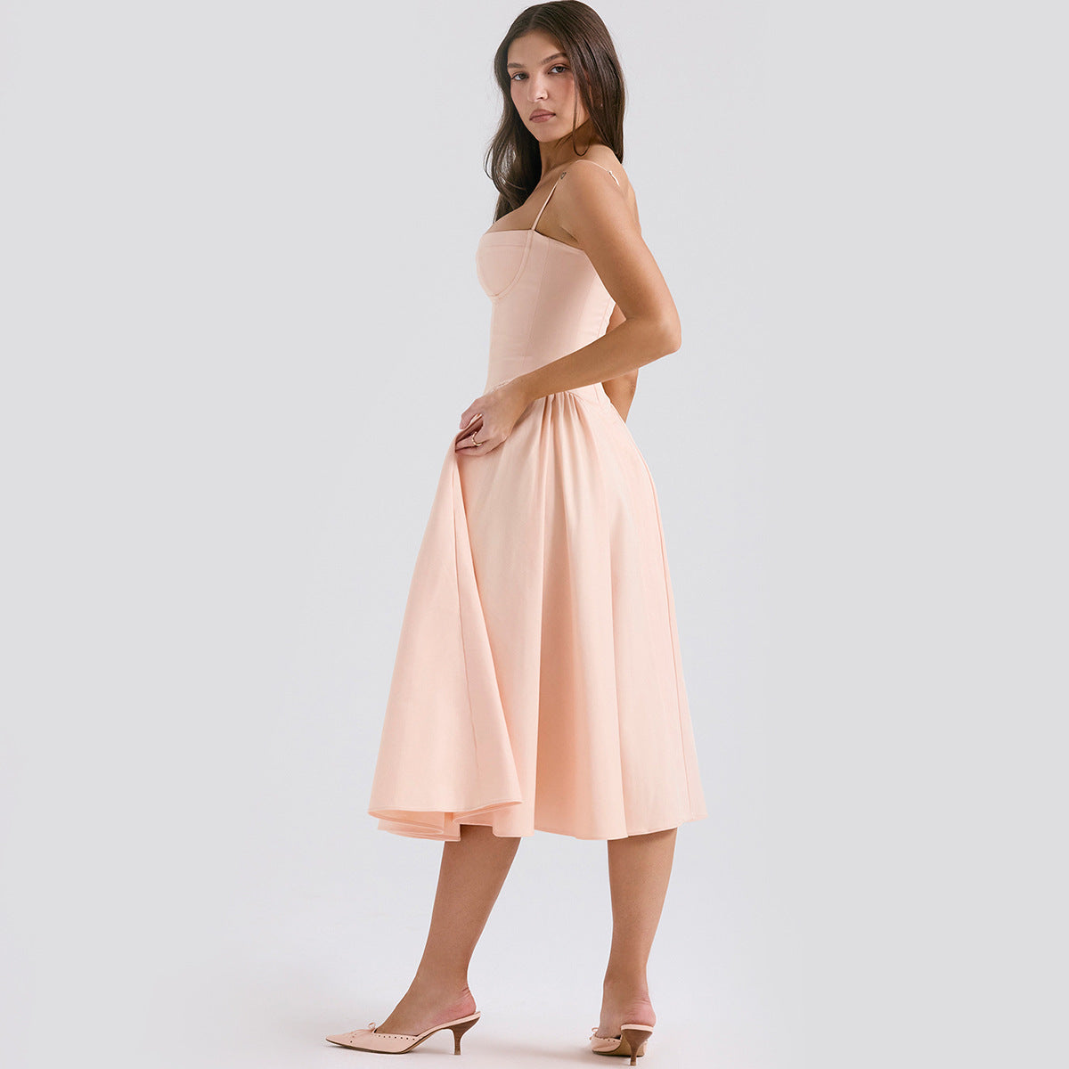 Elegant, Flatterende & Alsidig Midi Kjole
