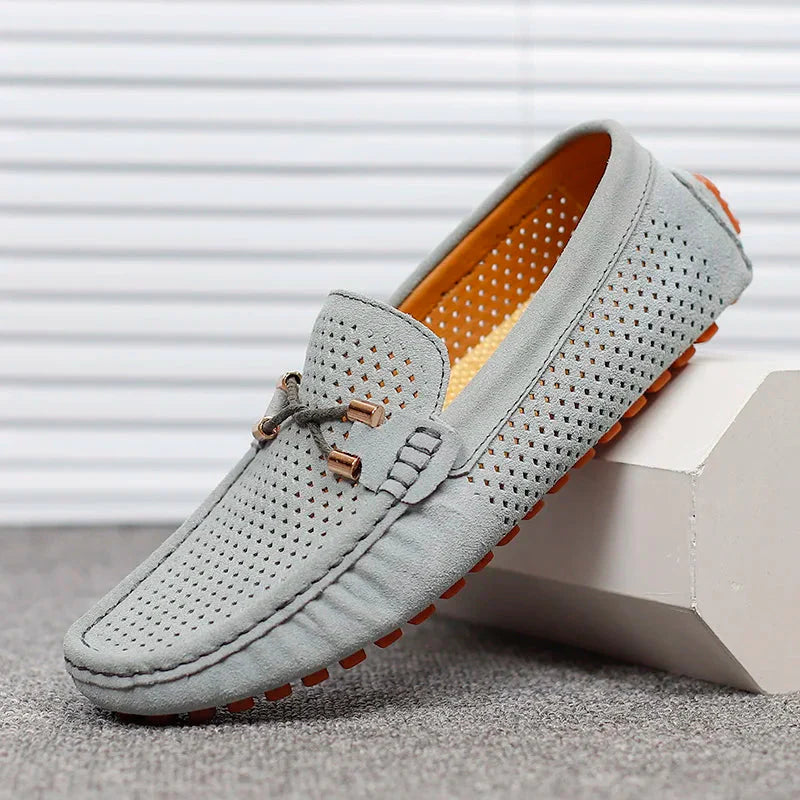 Mocasines clásicos para hombre con detalles perforados | Zapatos slip-on para el día a día y oficina | Zapatos cómodos para hombre con suela de soporte