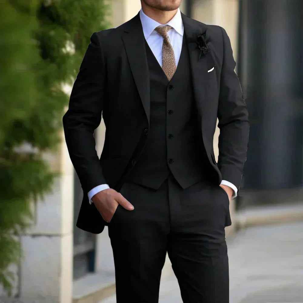 Costume trois pièces moderne pour homme, idéal pour un mariage