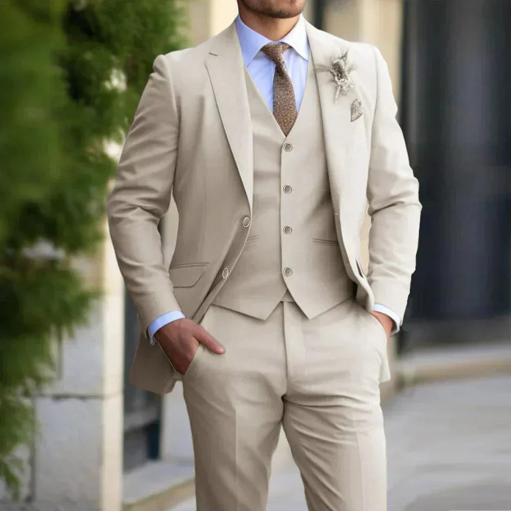 Costume trois pièces moderne pour homme, idéal pour un mariage