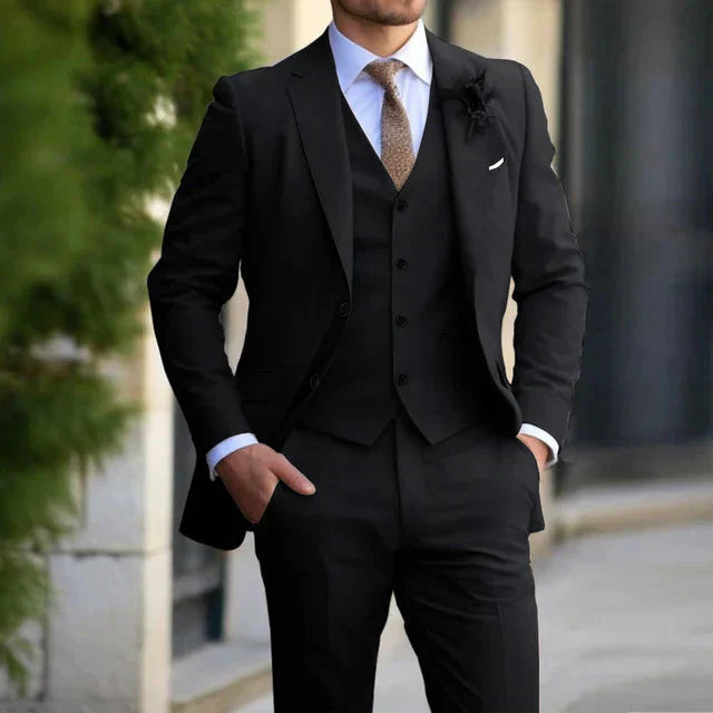 Costume trois pièces moderne pour homme, idéal pour un mariage