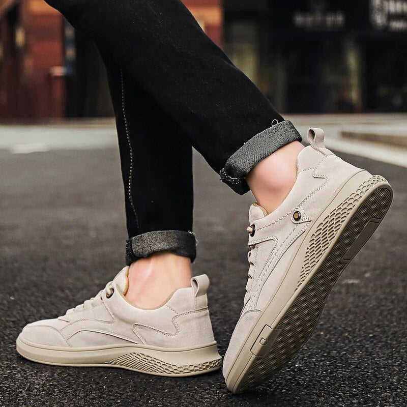 Baskets en daim pour hommes avec fermeture classique à lacets