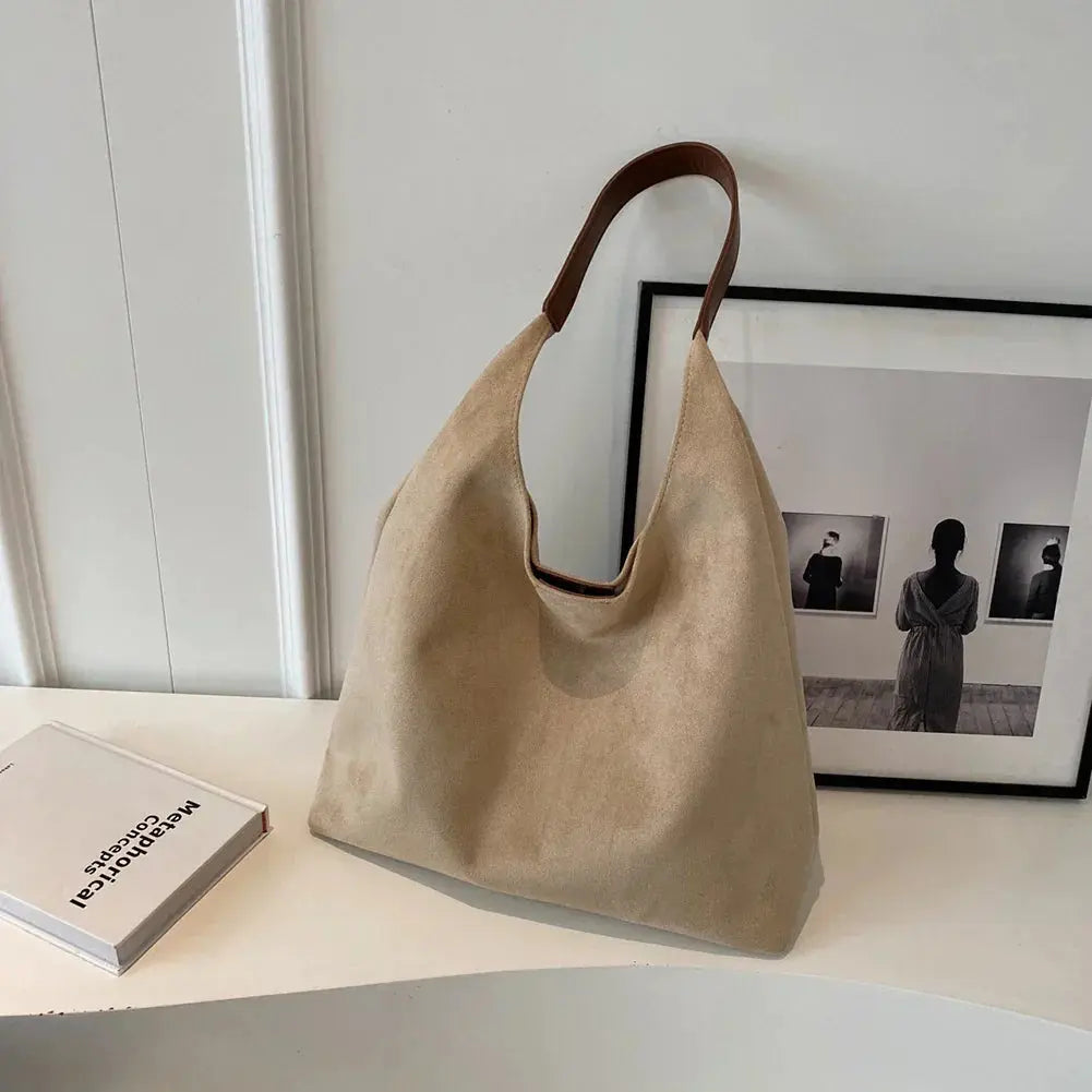 Minimalistisk Skuldertaske i Blødt Ruskind-Look | Rummelig Hobo Taske til Hverdag og Shopping | Letvægts Design med Rem
