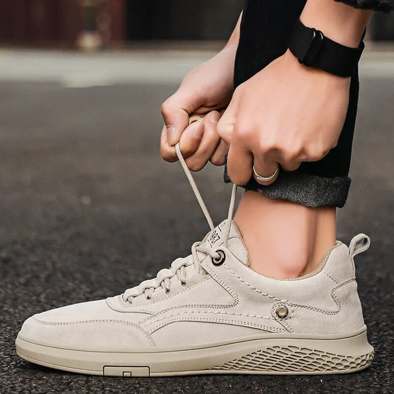 Baskets en daim pour hommes avec fermeture classique à lacets