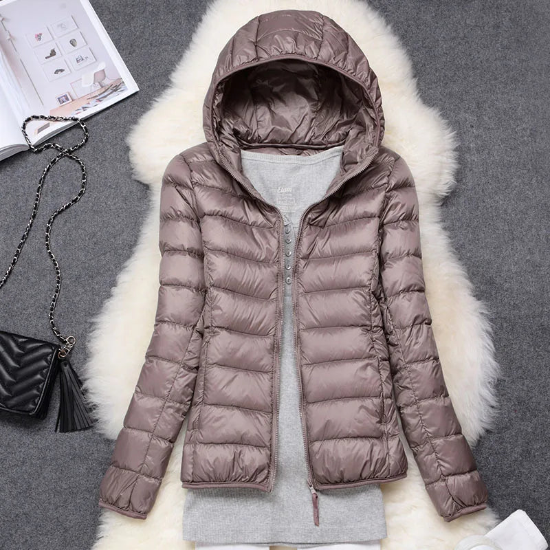 NOUVEAU RICHE Damen Daunenjacke Federleichte Mit Kapuze Taupe Faltbares Khakifarbene Kapuze
