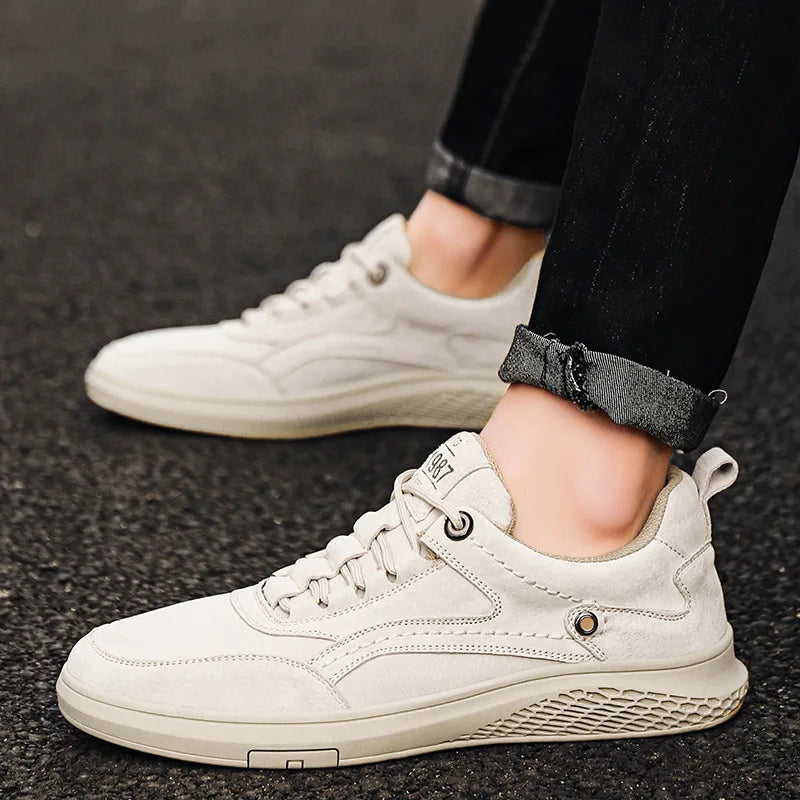 Baskets en daim pour hommes avec fermeture classique à lacets