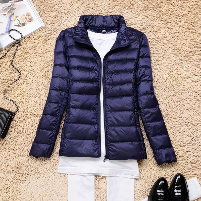 NOUVEAU RICHE Damen Daunenjacke Federleichte Mit Kapuze Taupe Faltbares Marinestände