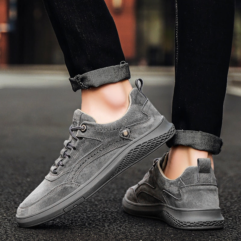 Baskets en daim pour hommes avec fermeture classique à lacets