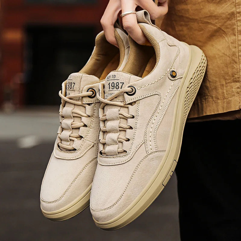 Baskets en daim pour hommes avec fermeture classique à lacets