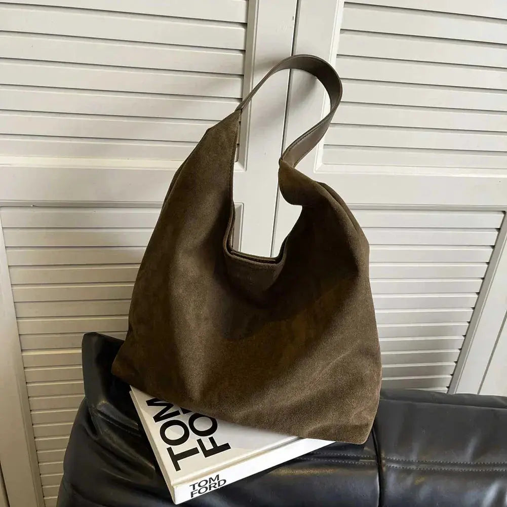 Minimalistisk Skuldertaske i Blødt Ruskind-Look | Rummelig Hobo Taske til Hverdag og Shopping | Letvægts Design med Rem