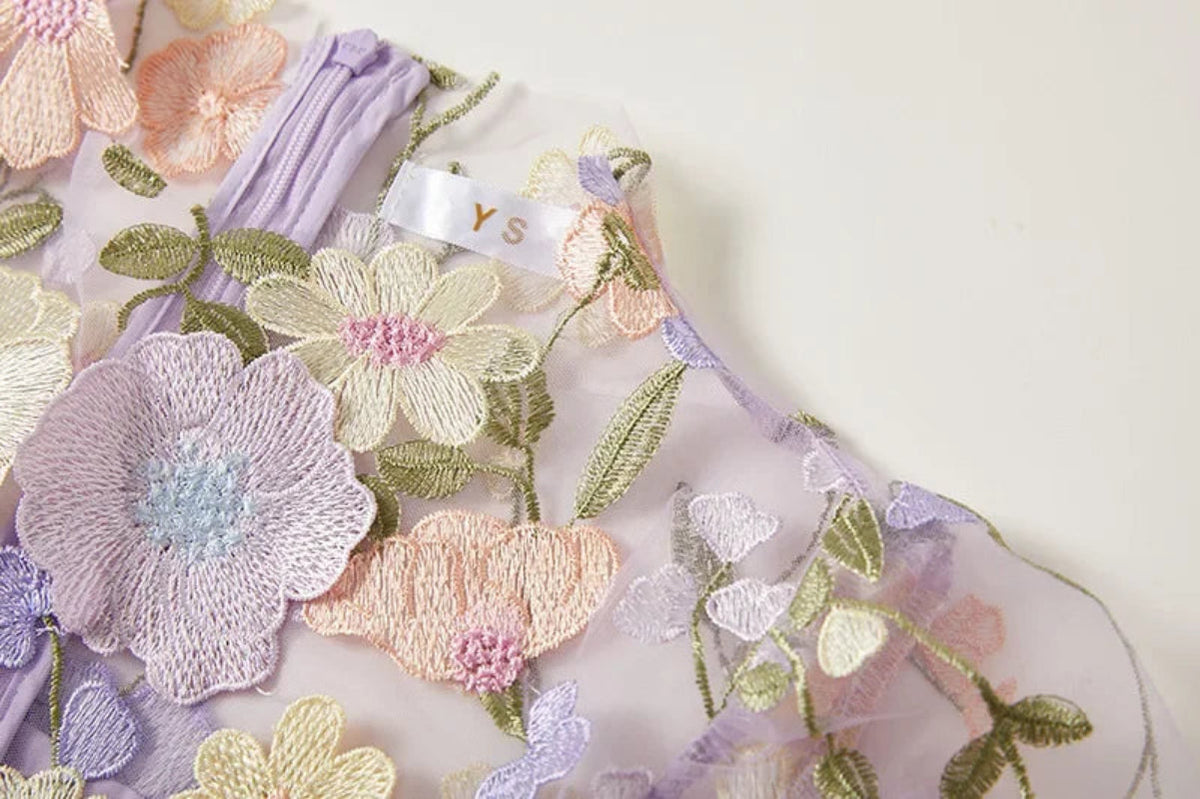 Vestido midi floral de mujer con cuello redondo y diseño sin mangas