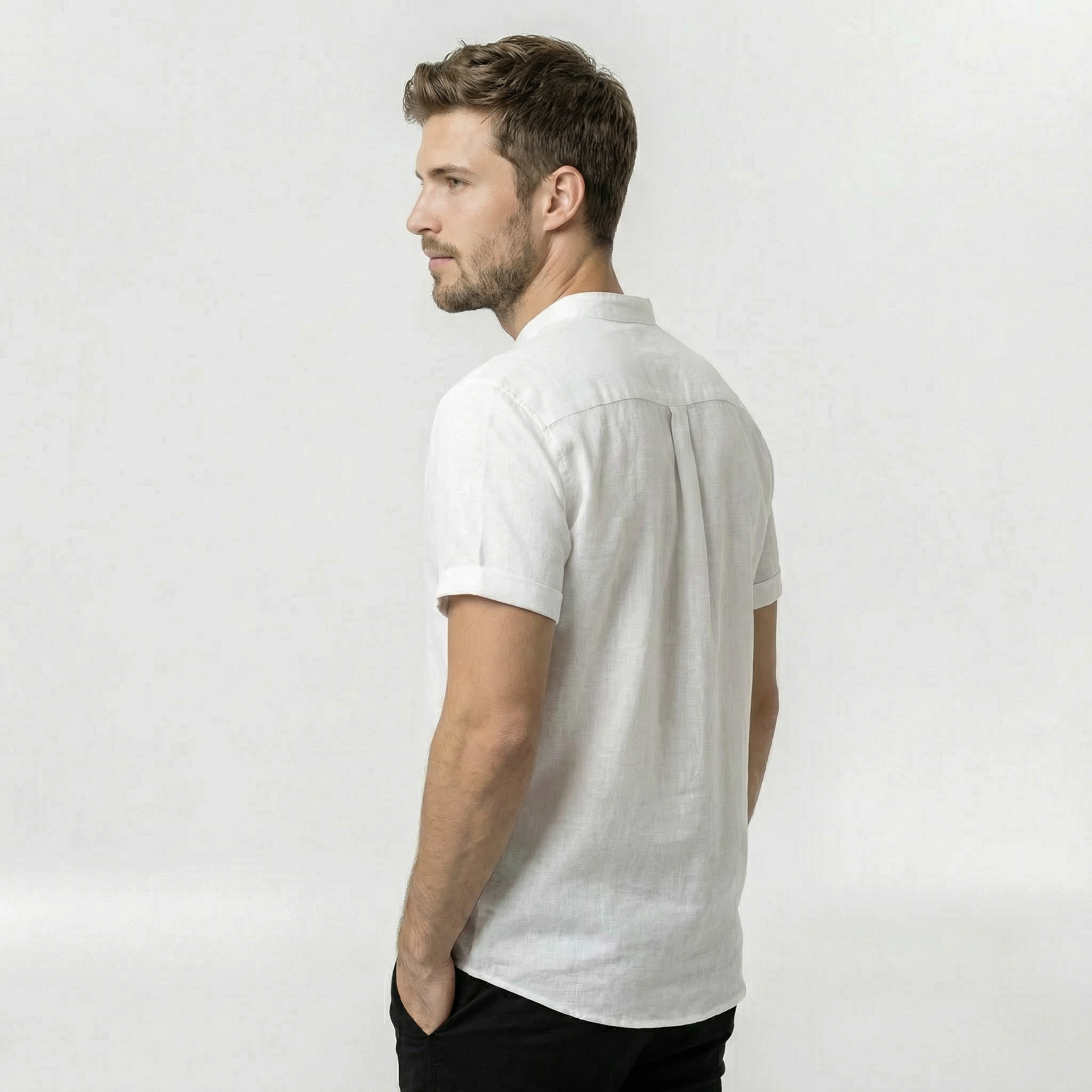 Chemise à manches courtes pour homme avec fermeture à boutons et design léger pour un usage quotidien