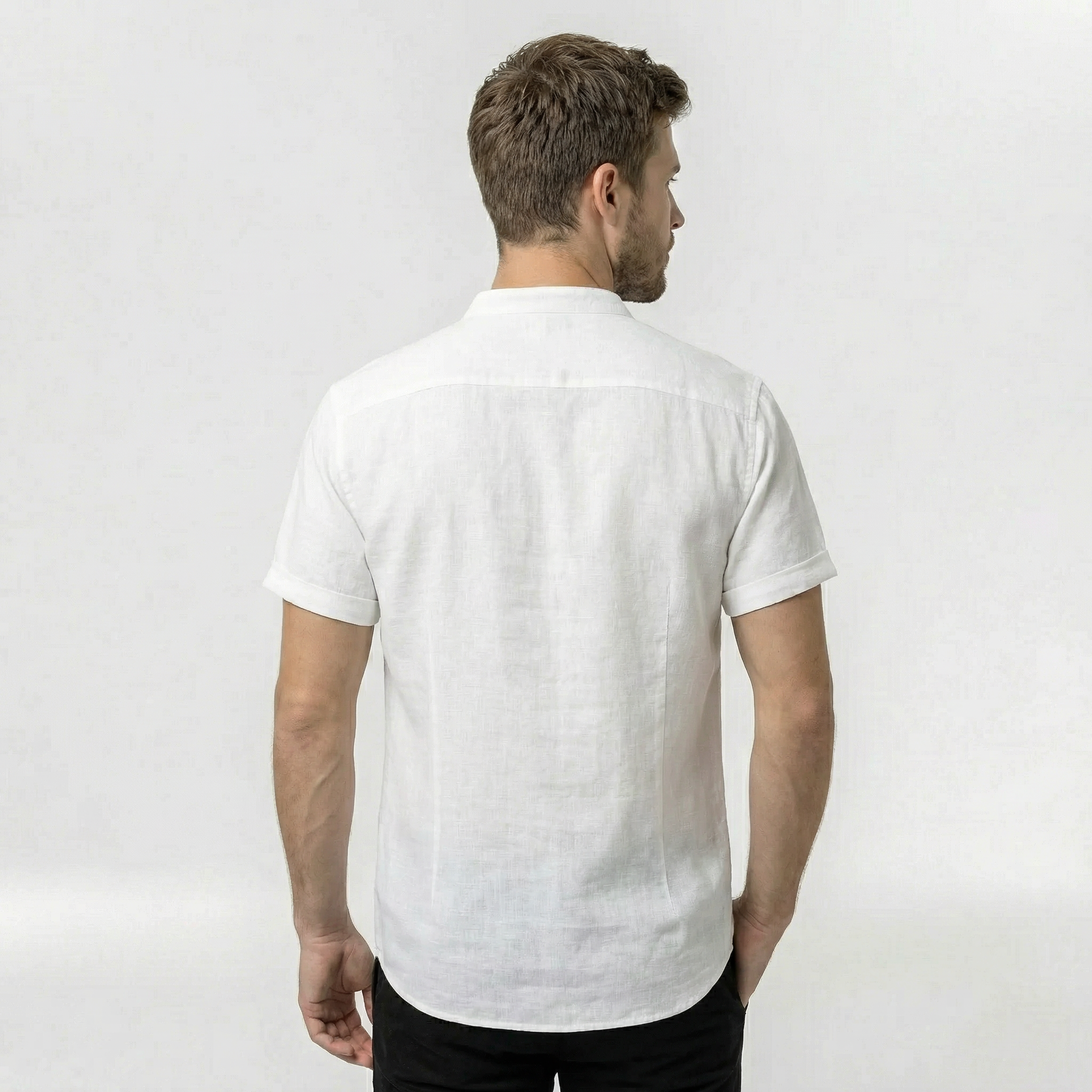 Chemise à manches courtes pour homme avec fermeture à boutons et design léger pour un usage quotidien