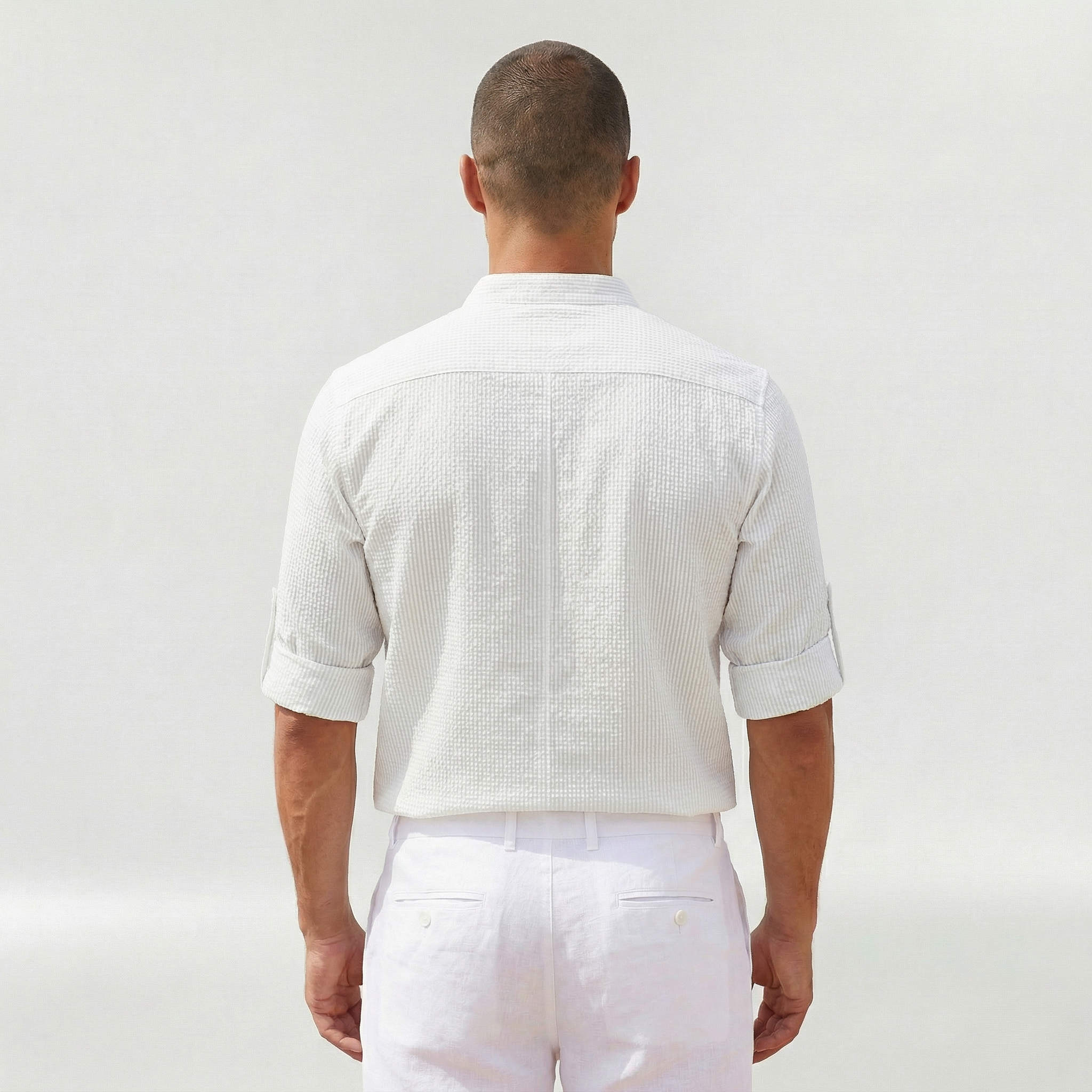 Long-sleeve men's shirt with half button closure for everyday use