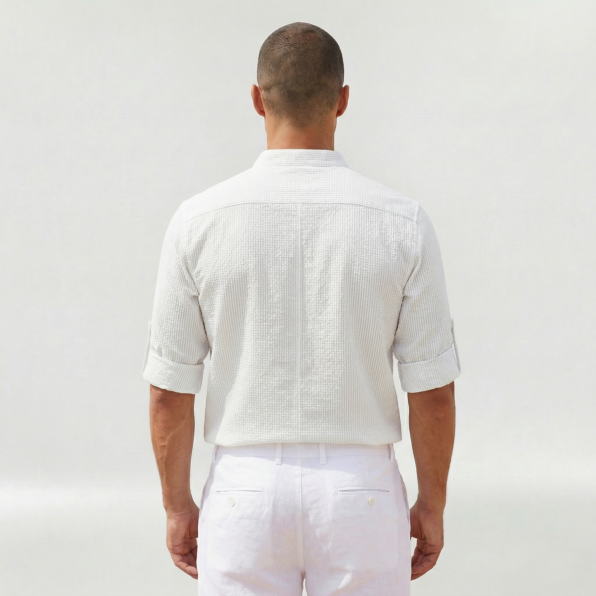 Long-sleeved men's shirt with half-button closure for everyday wear