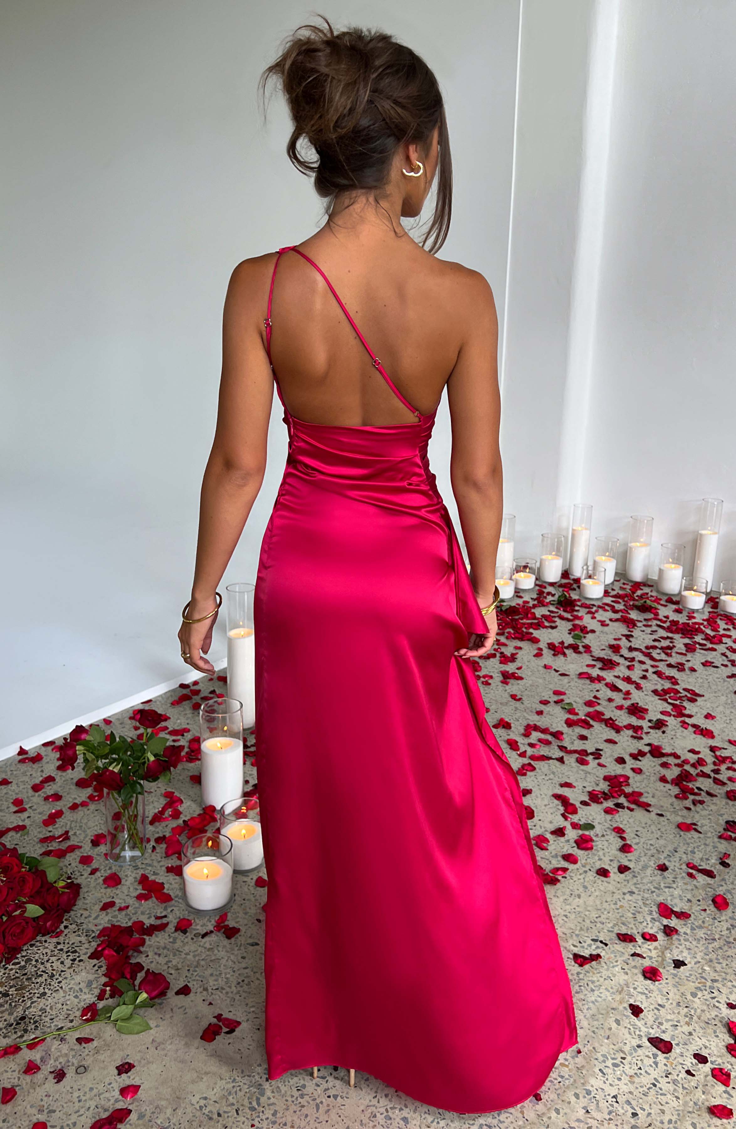 Satin Maxi Kjole til Damer | Elegant One-Shoulder Festkjole med Slids | Lang Gallakjole til Bryllup og Formelle Begivenheder