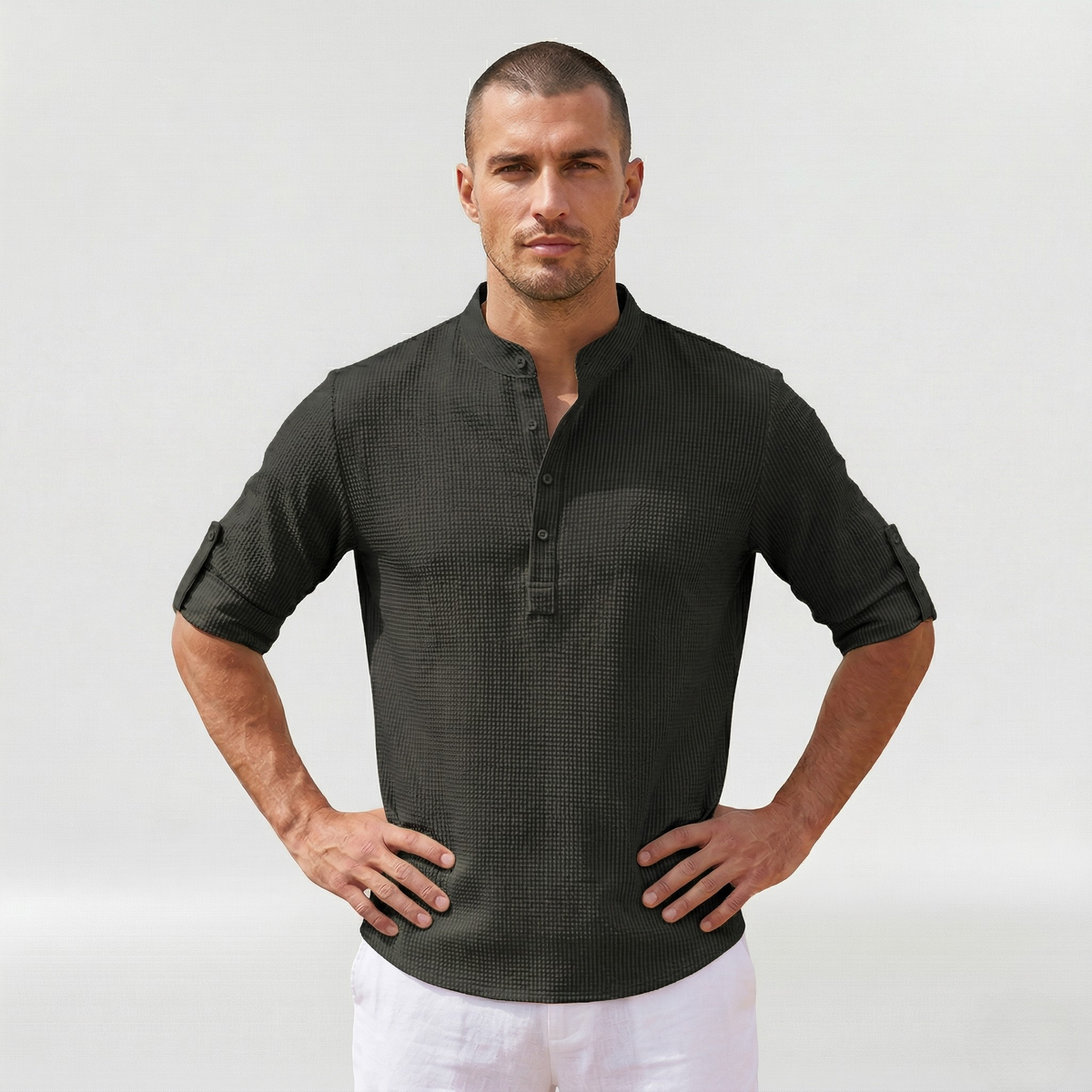 Long-sleeved men's shirt with half-button closure for everyday wear