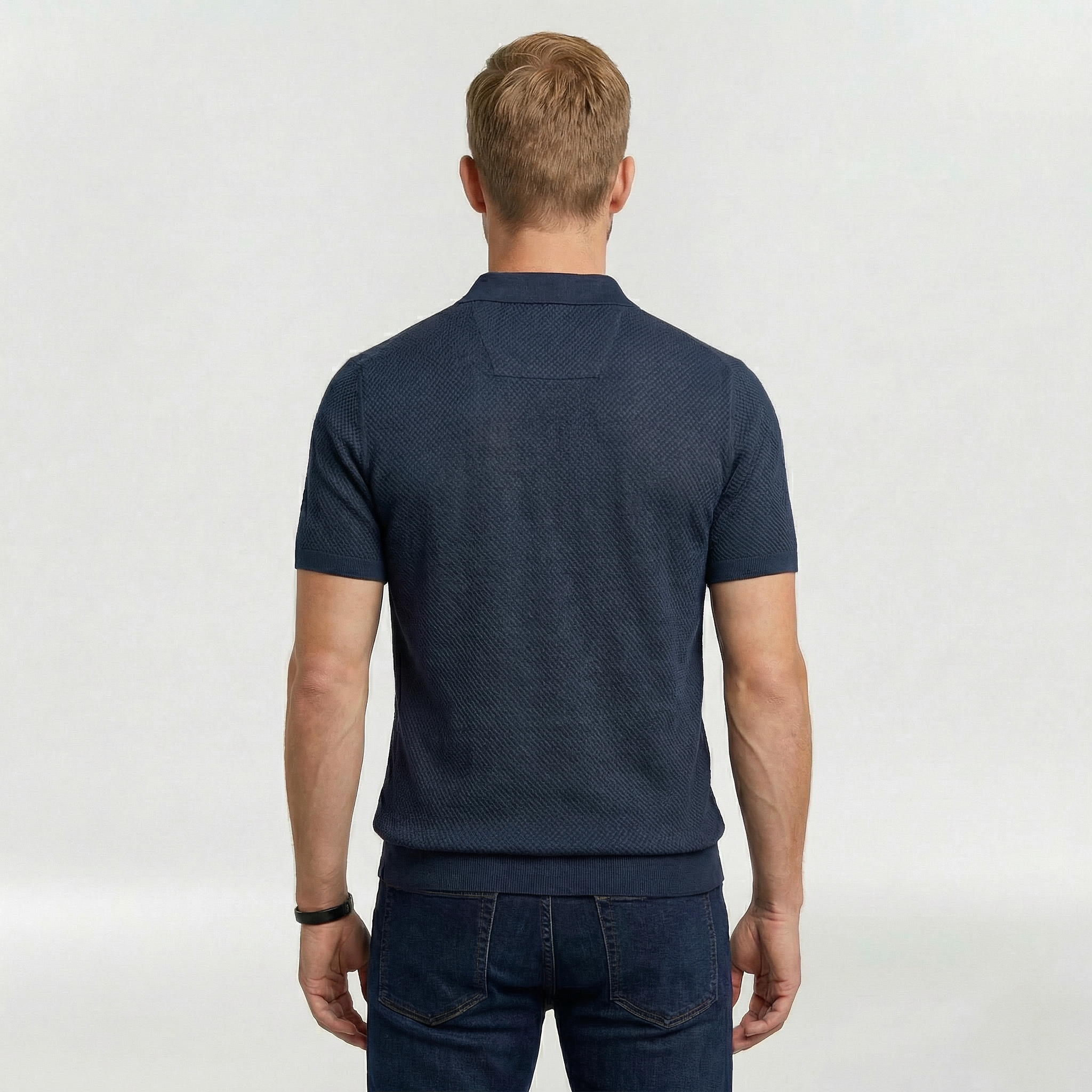 Camiseta tipo polo para hombre en tejido texturizado con mangas cortas para uso diario