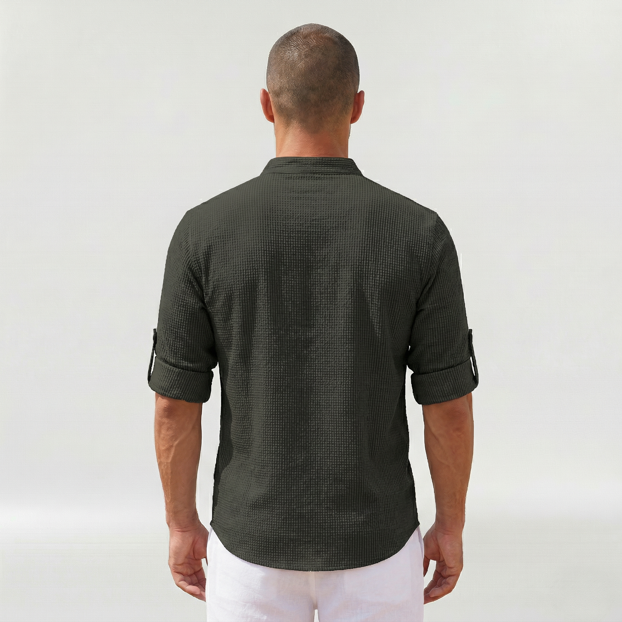 Long-sleeve men's shirt with half button closure for everyday use