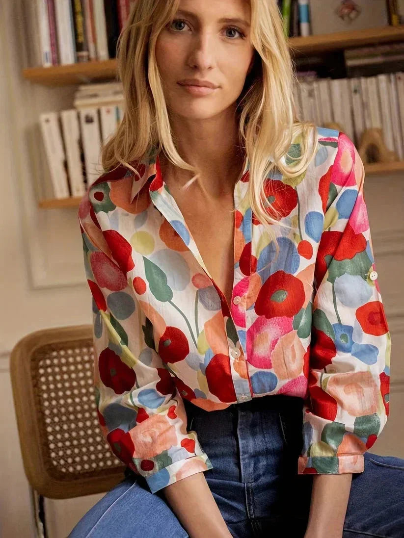 Blouse femme à manches longues, motif floral coloré, en tissu léger et respirant.