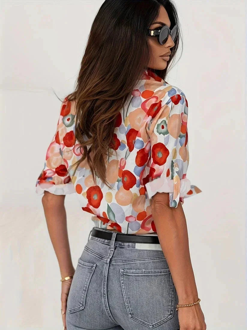 Blouse femme à motifs floraux colorés, manches longues, en coton léger, adaptée pour le quotidien et les occasions spéciales.