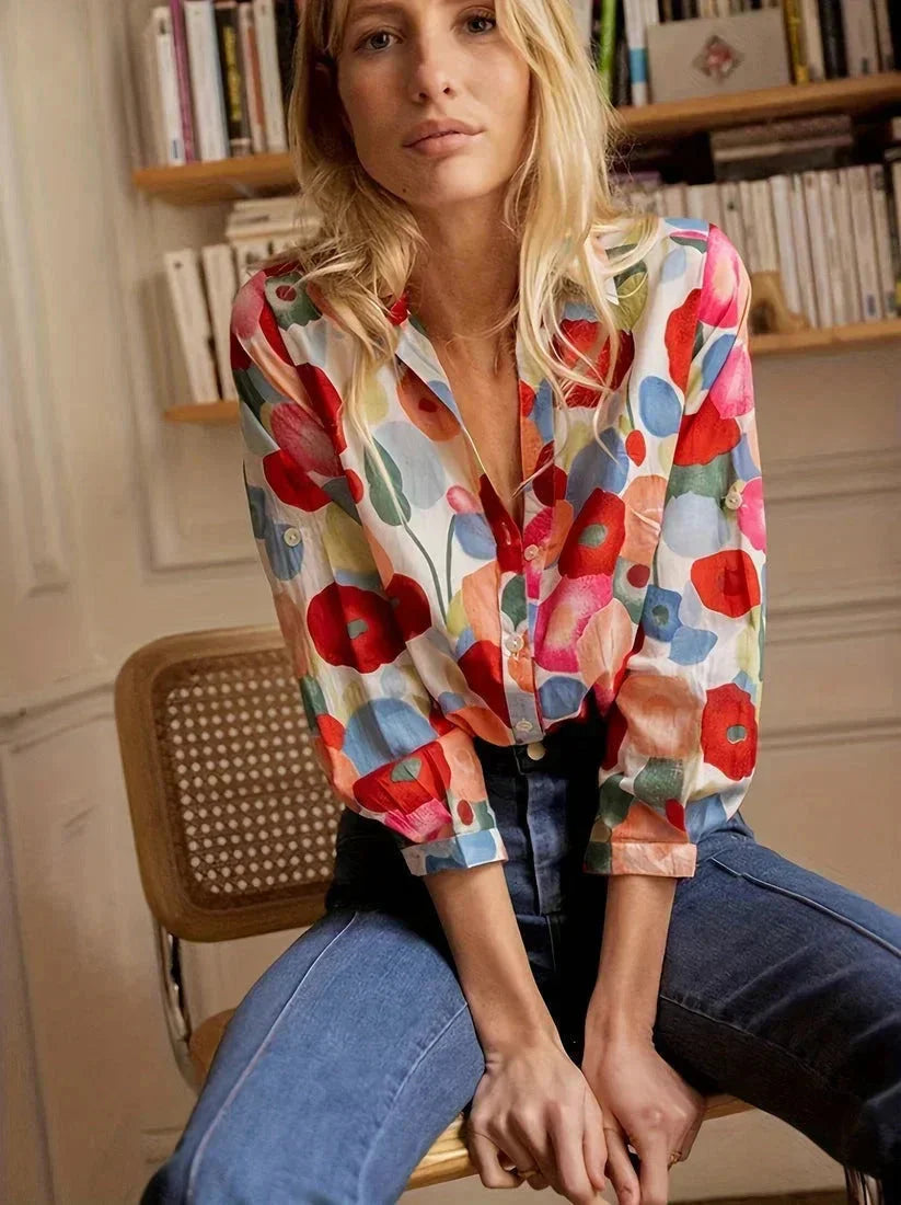 Blouse femme à manches longues, motifs floraux colorés, en tissu léger et respirant.